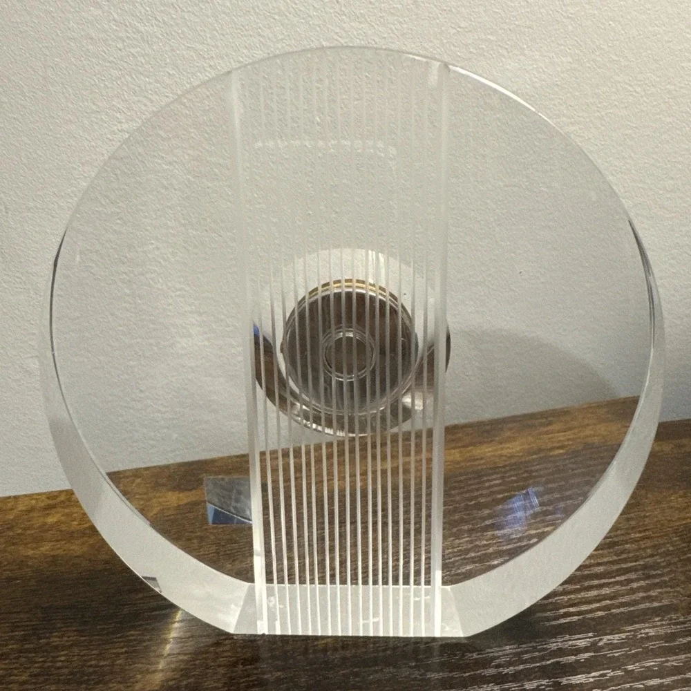 HOYA Lead‎ Crystal Desk Mantle Clock Round Carved Glass Deco Gold Tone Bulova